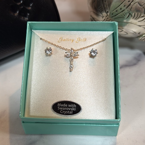 Rose Gold Tone Cross 16” Necklace W/Gold Post Earrings Swarovski Crystal NWT - Picture 1 of 9